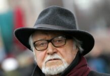 Tautas atvadīšanās no izcilā latviešu kino un teātra režisora Jāņa Streiča