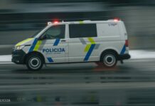 Daugavpilī nozagta auto īpašnieks pats metas vajāt zagli, tomēr padodas un zvana policijai – tad atskan šāviens