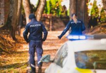 Noslepkavo miesīgu māti un…. Prātam neaptveramas šausmas notikušas otrajā lielākajā Latvijas pilsētā