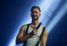 Kad repa skatuve sastop arfu: jaudīgi aizvadīts Reika koncerts “Palladium”