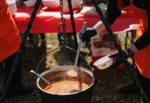 Ko simbolizē Meteņi un kādi ēdieni tiem raksturīgi?