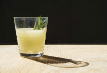 Cīnies ar saaukstēšanos un stiprini imūnsistēmu ar mājās gatavotu veselības dzērienu