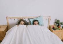 7 lietas, ko cilvēki slepeni vēlas guļamistabā, bet reti pasaka skaļi