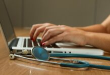 Šos 10 simptomus cilvēki bieži ignorē, lai gan tie var liecināt par nopietnām veselības problēmām
