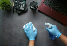 Kāpēc mājās tik ātri uzkrājas putekļi? Eksperti nosauc 9 kļūdas, kuras pieļauj gandrīz visi
