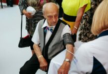 Elmāra kungs 91 gada vecumā joprojām darbojas korī: “Bez dziedāšanas iztikt nevar”