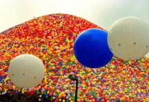 Viņi palaida debesīs 1,5 miljonus krāsainu balonu… un notika neiedomājamais!