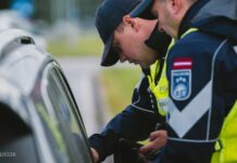 Pilns komplekts! Jēkabpilī pie stūres notver rūdītu noziedznieku