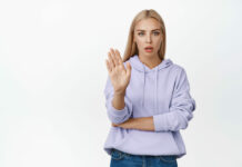 Kāpēc mums ir tik grūti pateikt “nē”? 7 veidi, kā nosargāt savas robežas bez vainas apziņas
